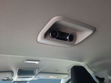 Car image 27