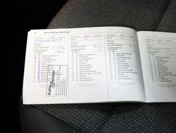 Car image 40