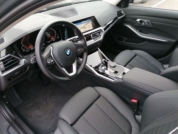 BMW 330i Touring Sport Line 190 kW image number 6