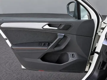Car image 40