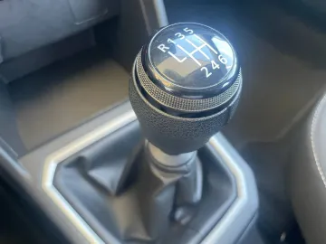 Car image 27