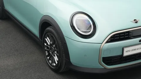 Car image 22