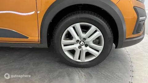 Car image 20