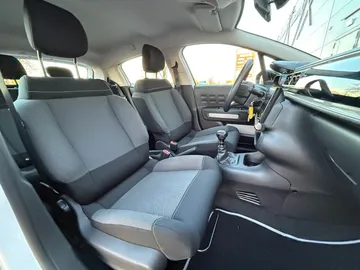 Car image 30