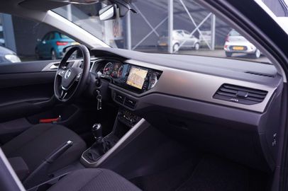 Car image 30