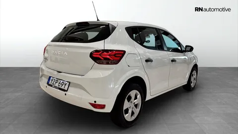 Car image 4
