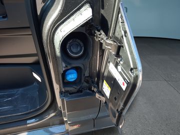 Car image 28