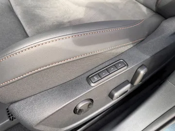 Car image 34