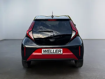 Car image 4