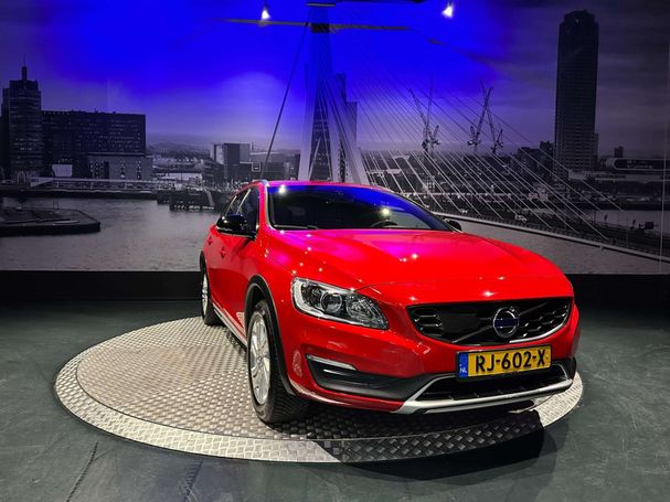 Volvo V60 Cross Country T5 AWD 180 kW image number 3