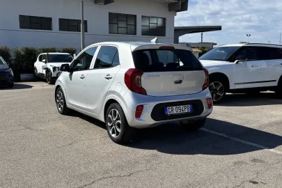 Car image 5