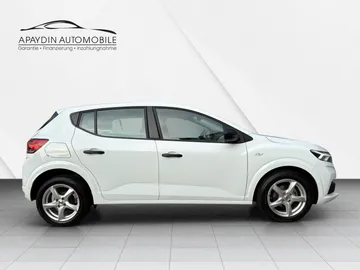 Car image 4