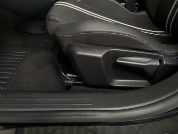 Car image 28