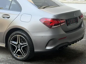 Car image 40