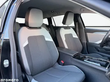 Car image 37