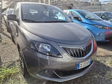 Car image 2