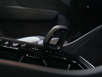 Car image 32