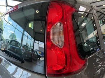 Car image 24