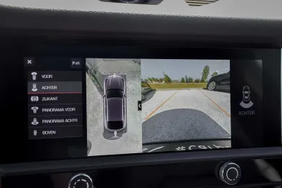 Car image 26