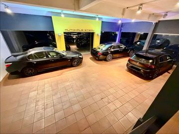 Car image 36