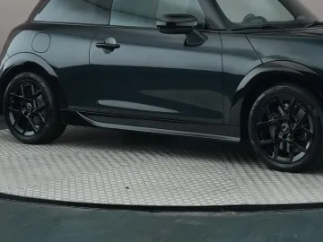 Car image 19