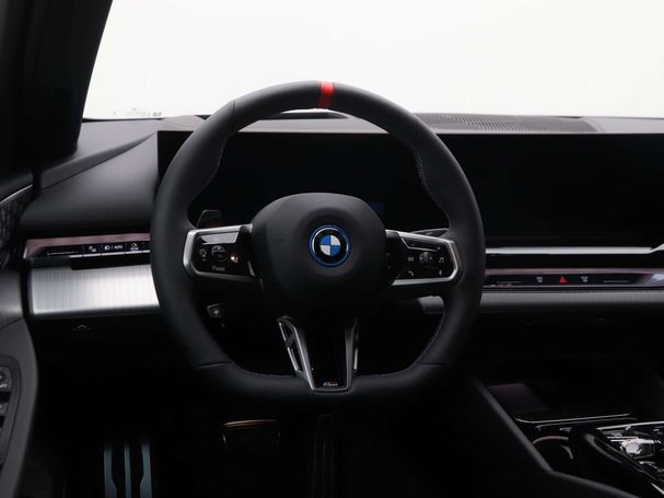 BMW i5 M60 xDrive 442 kW image number 3