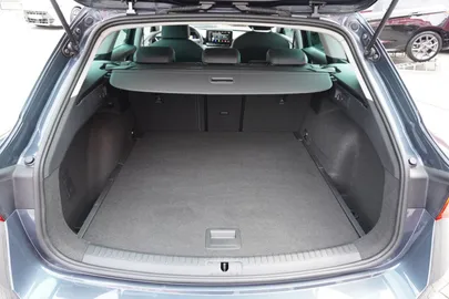 Car image 32