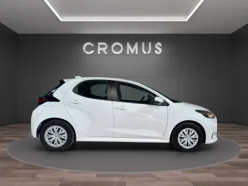 Car image 3