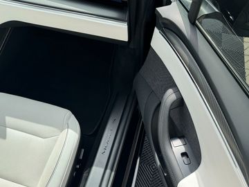 Car image 49