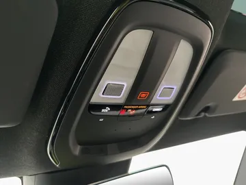 Car image 38