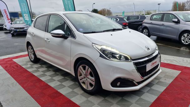 Peugeot 208 PureTech 110 EAT6 Allure 81 kW image number 2