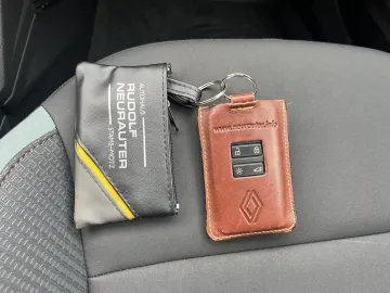 Car image 28