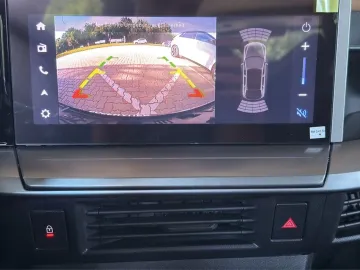 Car image 25