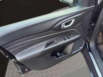 Car image 27