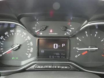 Car image 40
