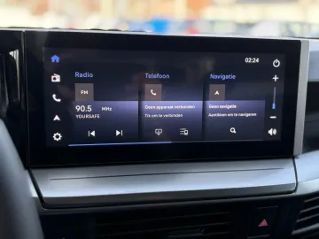Car image 27