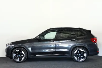 Car image 32