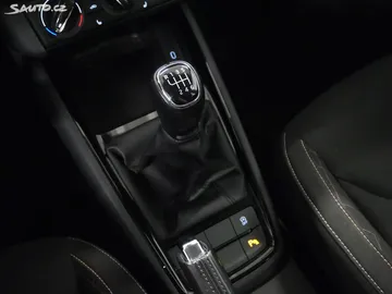 Car image 25