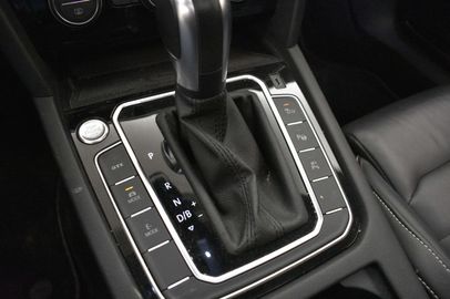 Car image 36