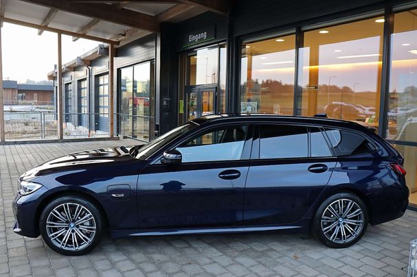 BMW 330 Touring M Sport xDrive 185 kW image number 3