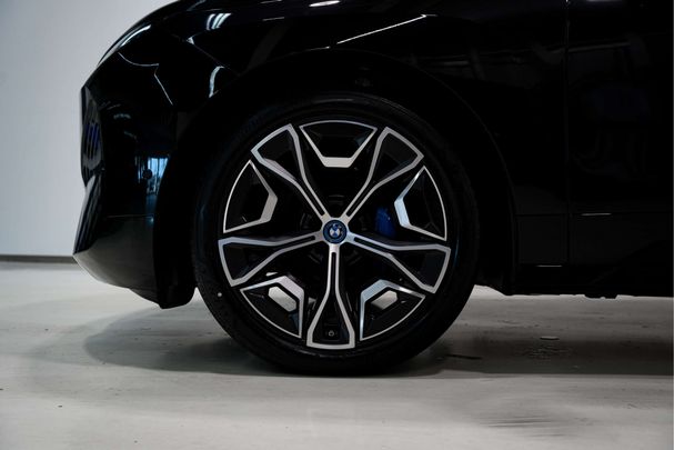 BMW iX xDrive50 385 kW image number 6