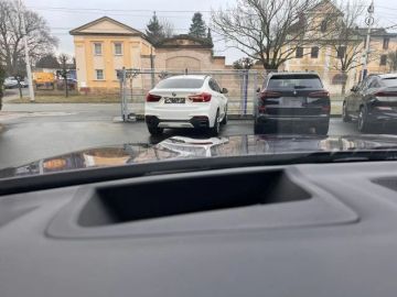 Car image 36