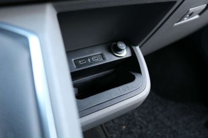 Car image 37