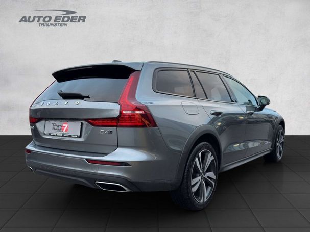 Volvo V60 Cross Country AWD Pro 140 kW image number 4