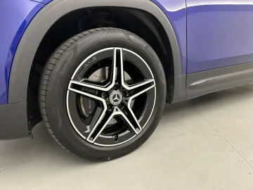 Car image 32