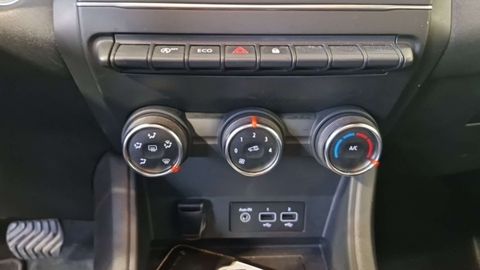 Car image 30