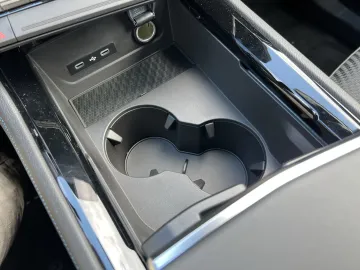 Car image 28