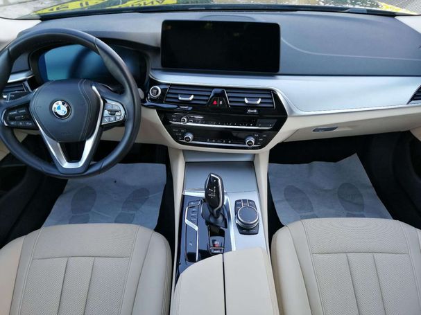 BMW 520d Touring xDrive 140 kW image number 13