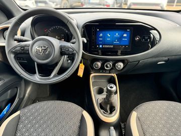 Car image 14