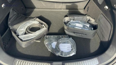 Car image 30